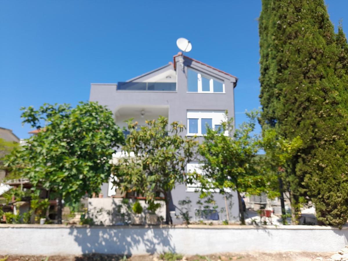 Apartman Prvi Red Do Mora Sveti Filip i Jakov Zewnętrze zdjęcie